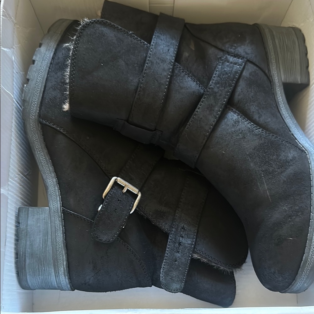 White Mountain Black Suede Fur lined boots